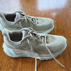 Hoka One Arahi 8 Women’s Size 9.5 Light Tan/Seafoam Running Shoes